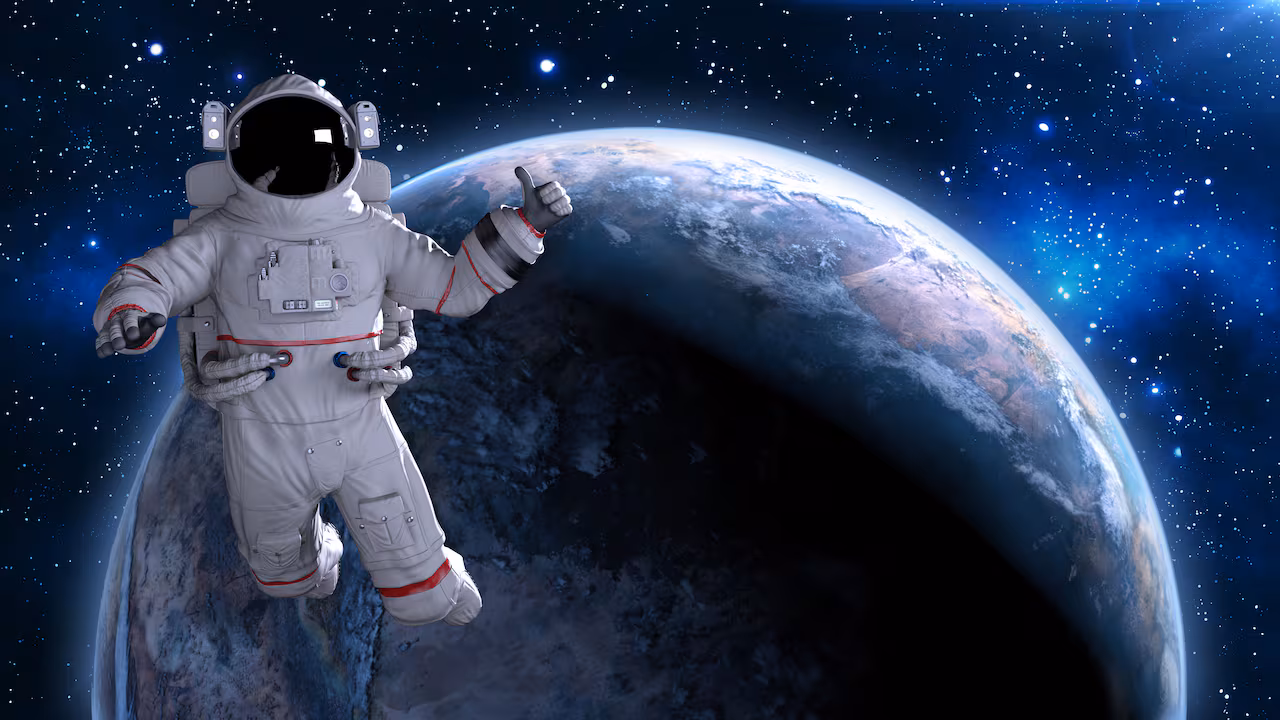 Astronauta flotando en el espacio exterior